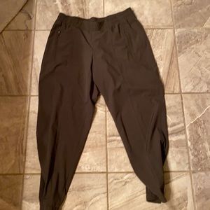 Old Navy stretch tech joggers size M in a forest green color EUC worn once